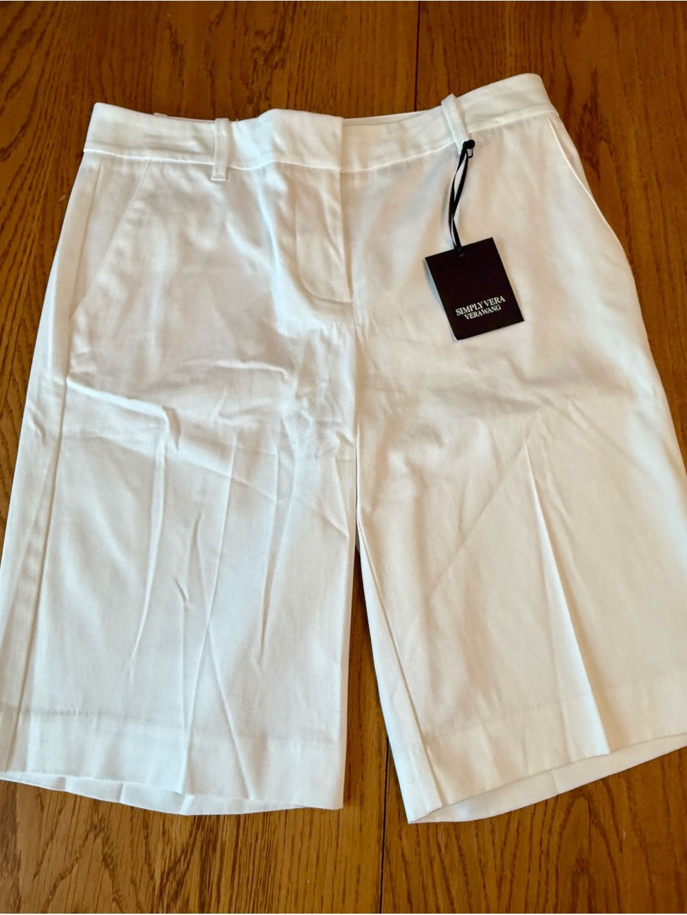 Simply Vera Vera Wang White Bermuda Shorts with Tag